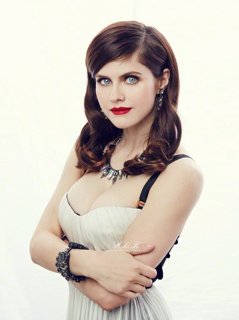 Alexandra Daddario Leg Photoshoot