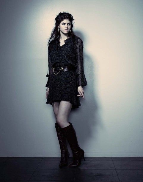 Alexandra Daddario Leg Photoshoot