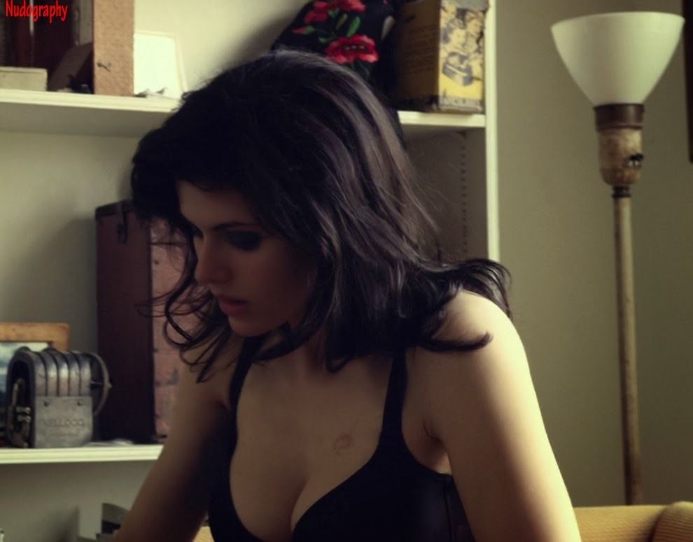 Alexandra Daddario Leg Photoshoot