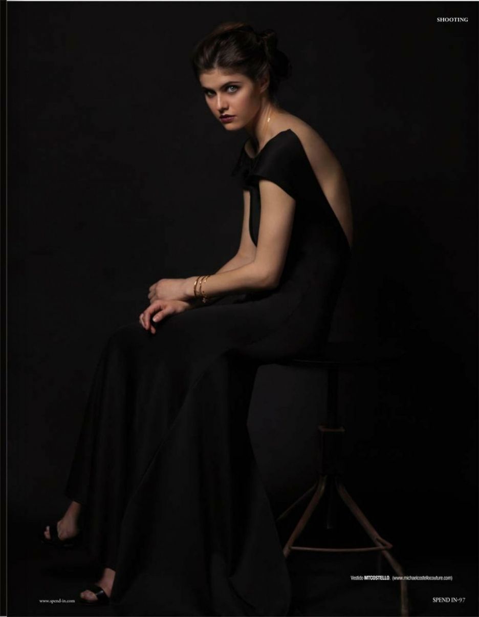 Alexandra Daddario Leg Photoshoot