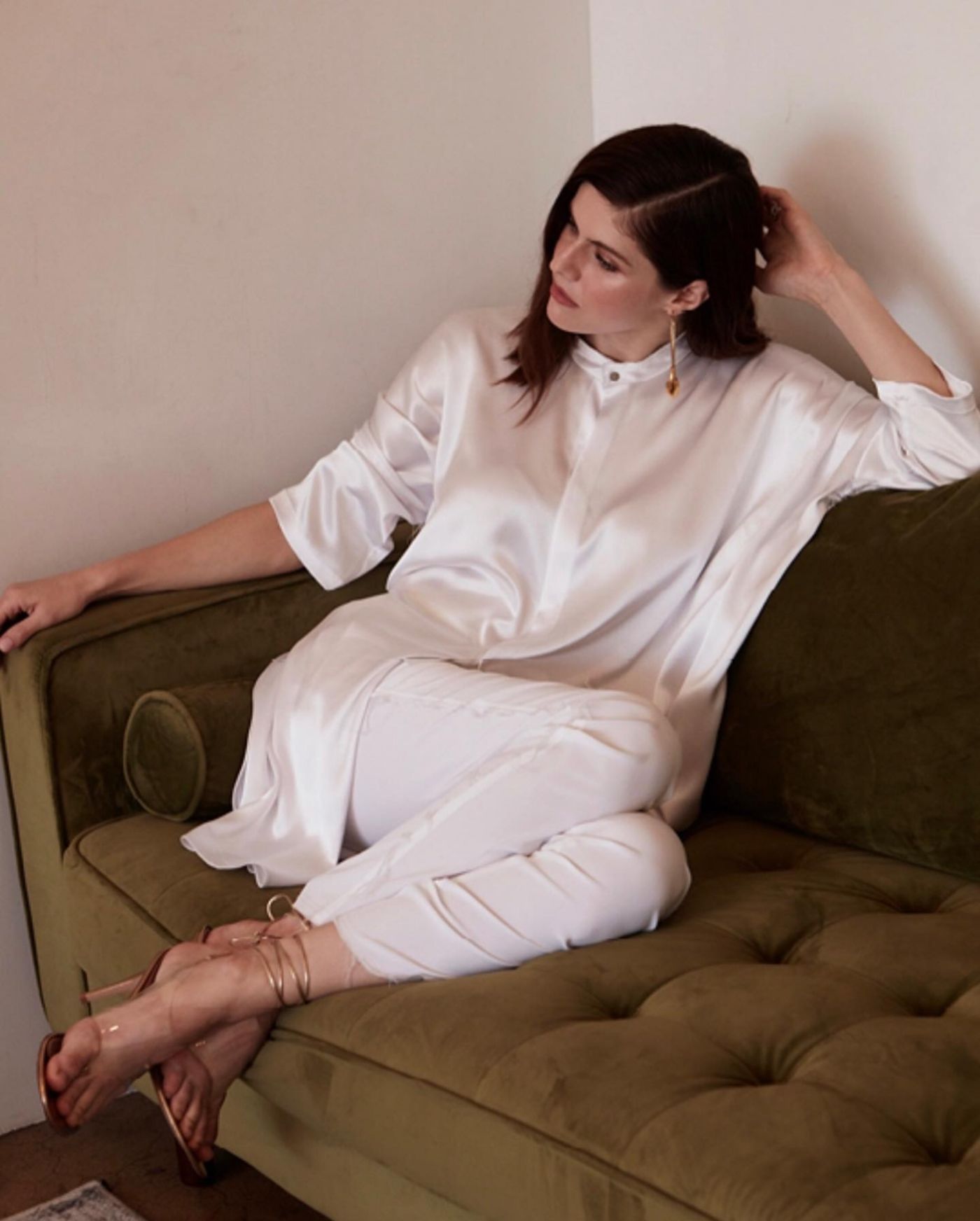 Alexandra Daddario Leg Photoshoot