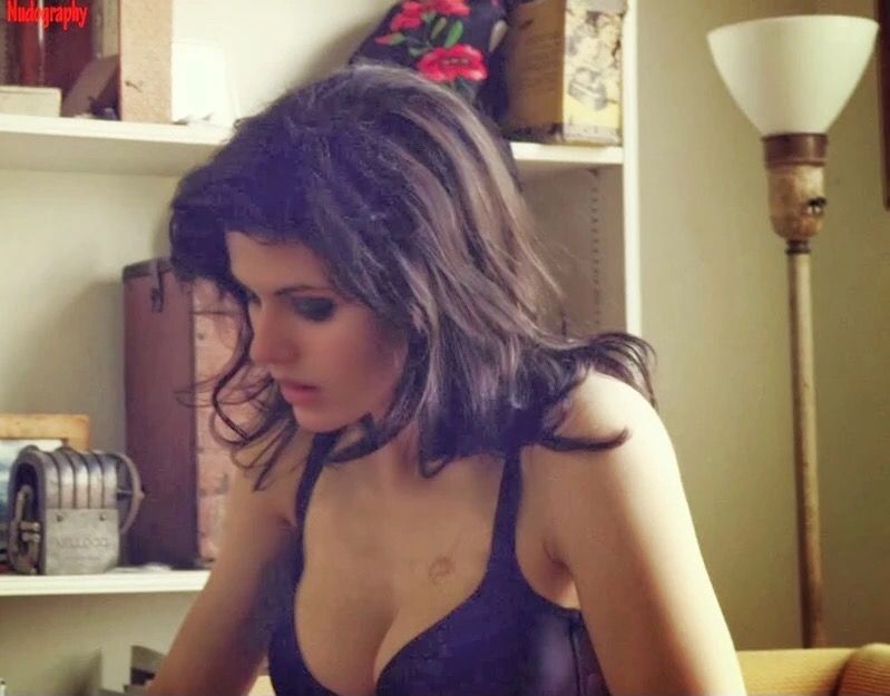 Alexandra Daddario Leg Photoshoot