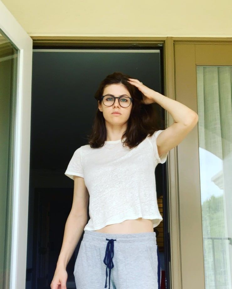 Alexandra Daddario Leg Photoshoot