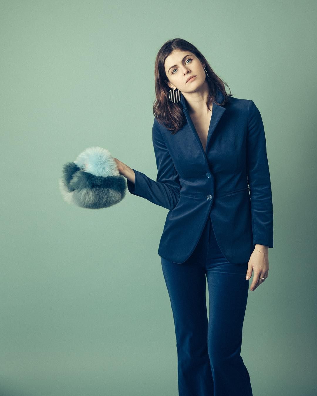 Alexandra Daddario Leg Photoshoot