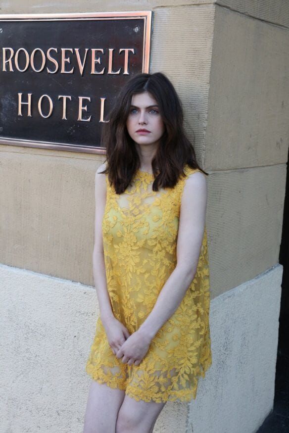 Alexandra Daddario Leg Photoshoot