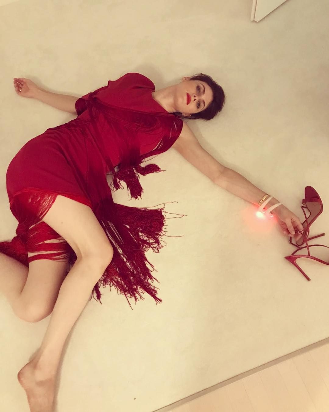 Alexandra Daddario Leg Photoshoot