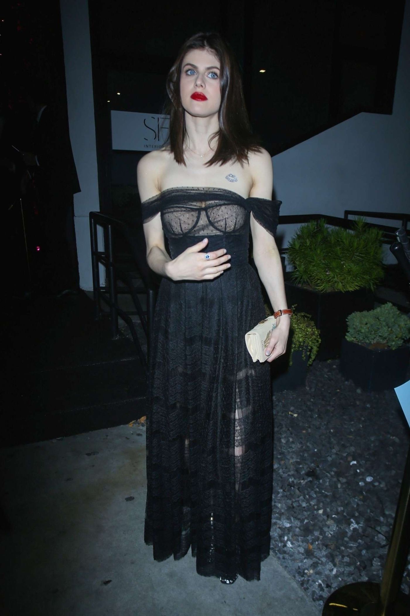 Alexandra Daddario Leg Photoshoot