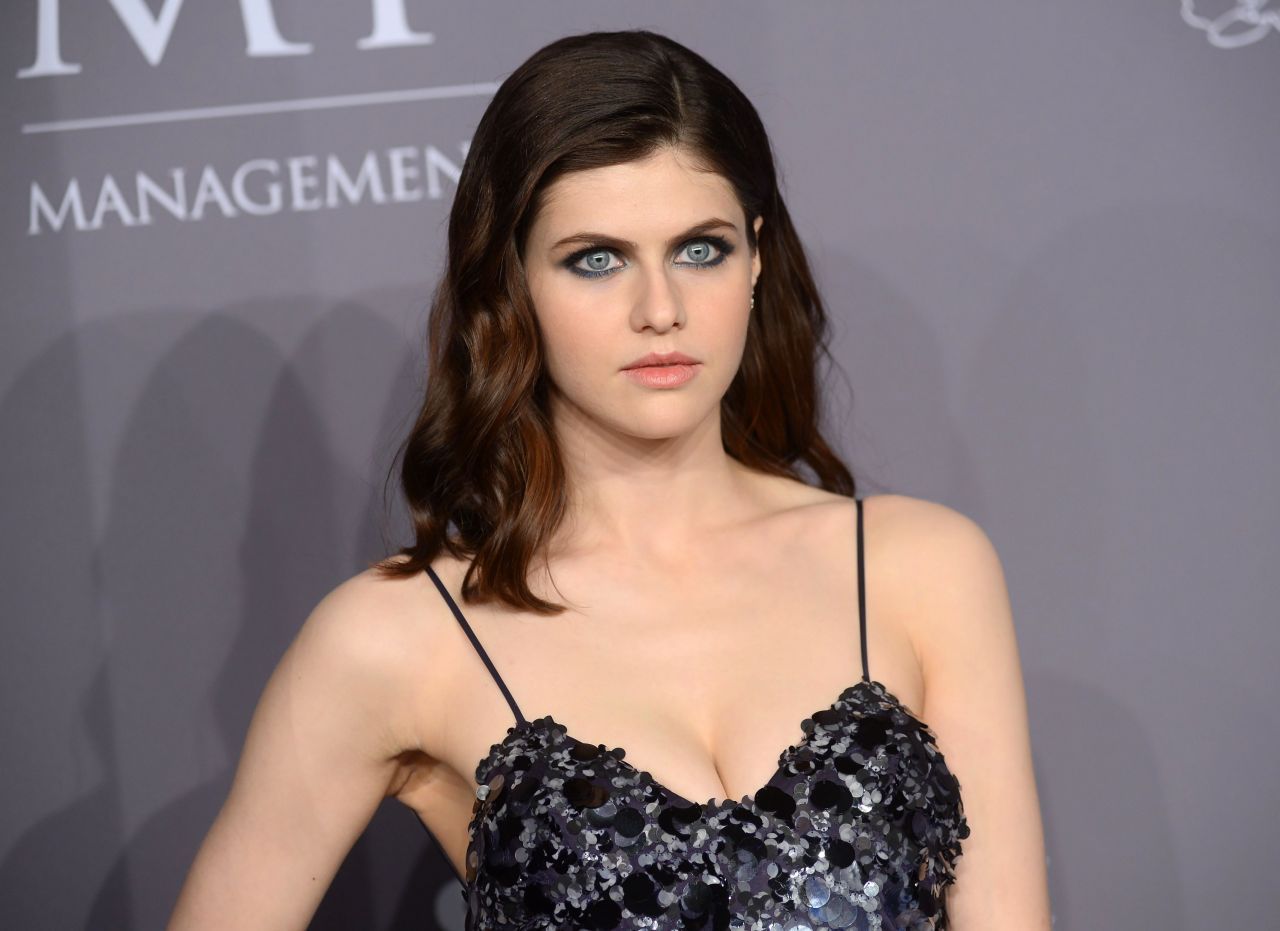 Alexandra Daddario Leg Photoshoot