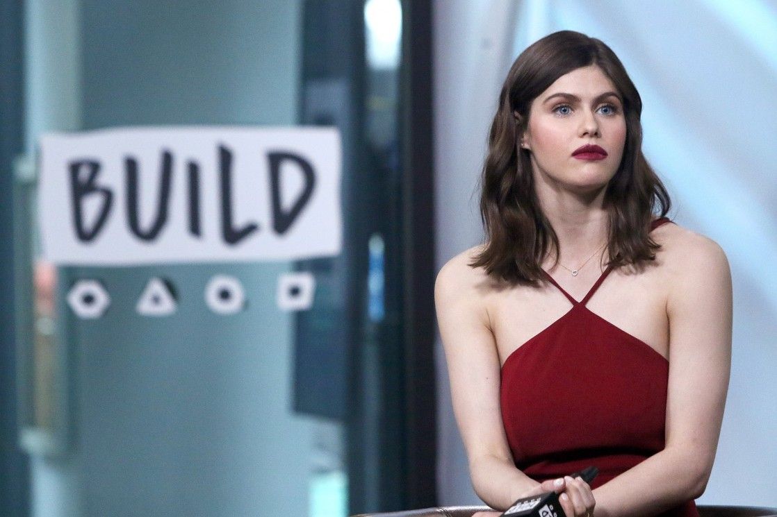 Alexandra Daddario Leg Photoshoot