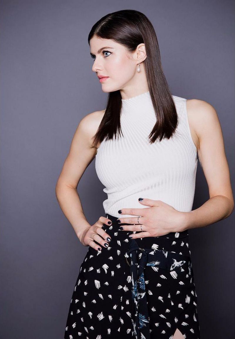 Alexandra Daddario Leg Photoshoot