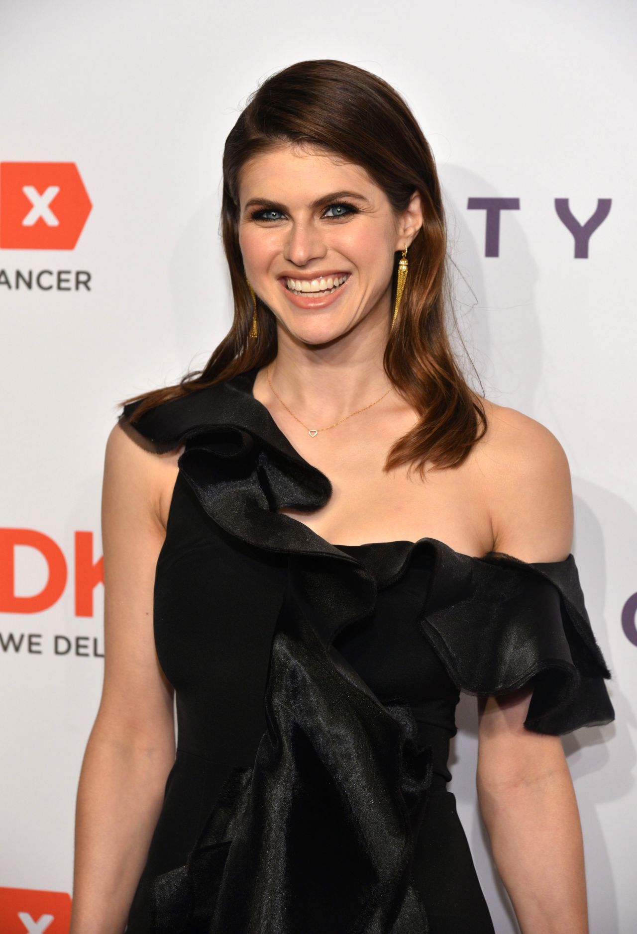 Alexandra Daddario Leg Photoshoot