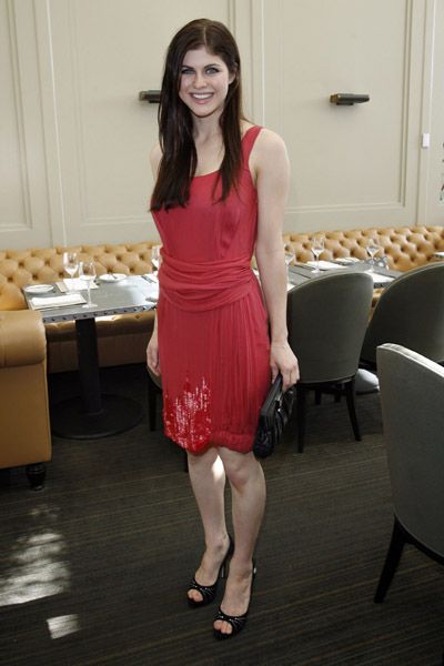 Alexandra Daddario Leg Photoshoot