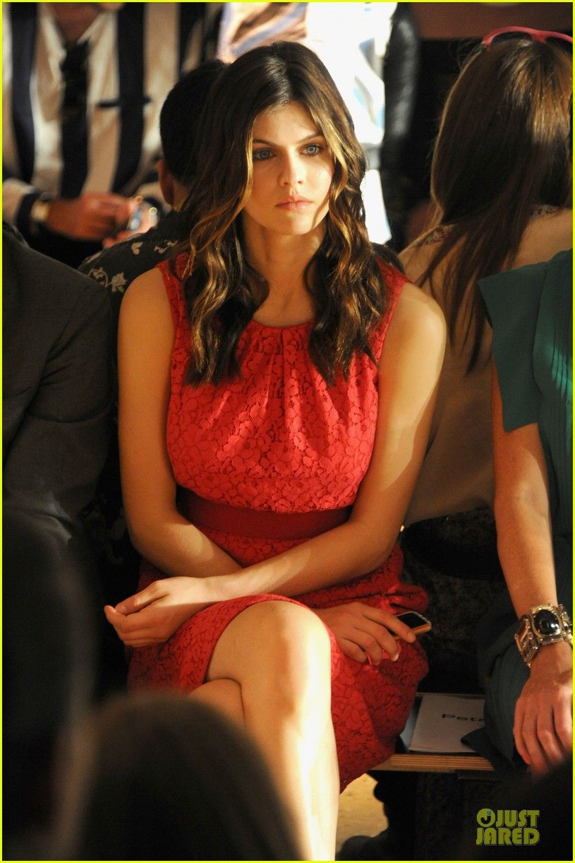 Alexandra Daddario Leg Photoshoot