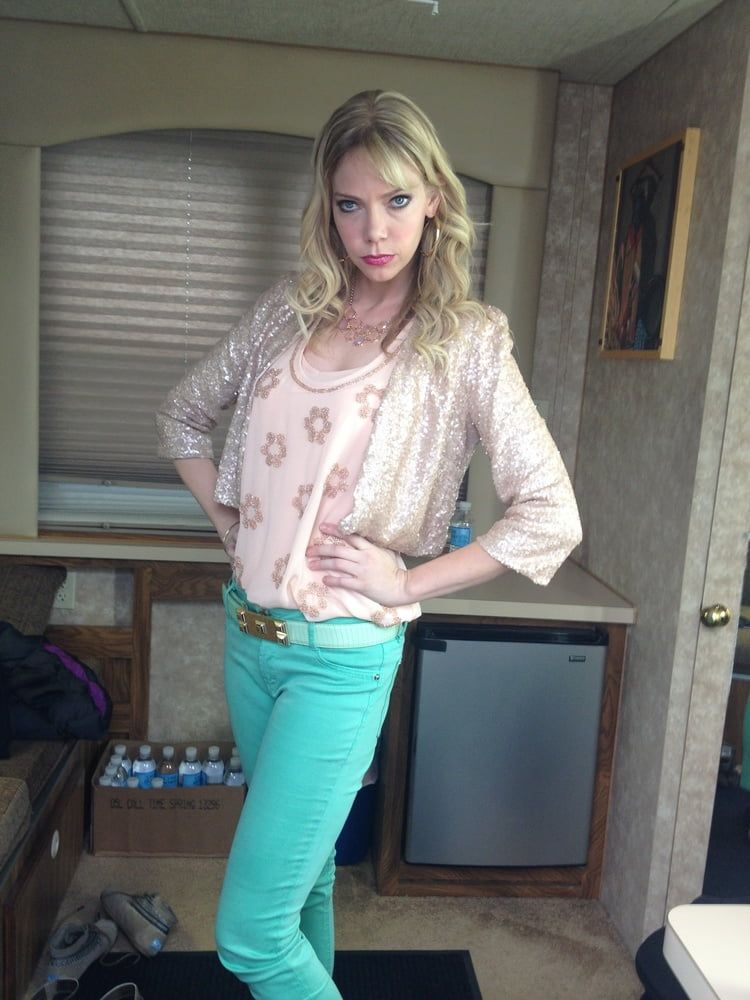 Riki Lindhome Sexy and Hottest Photos , Latest Pics