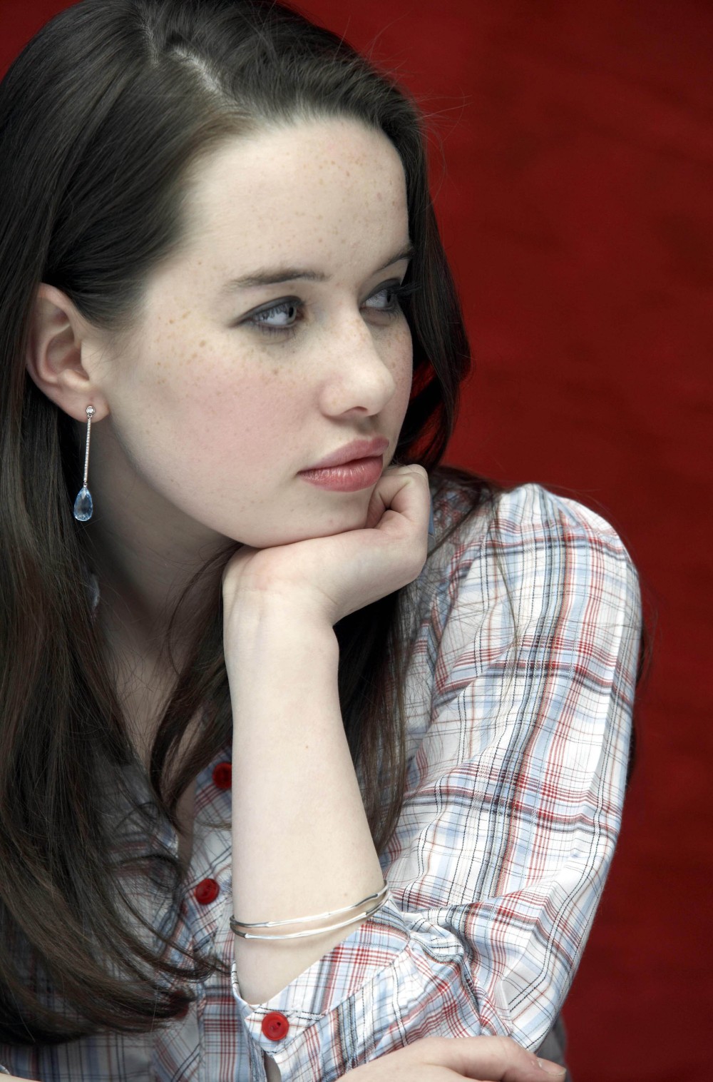 Anna Popplewell Sexy and Hottest Photos , Latest Pics