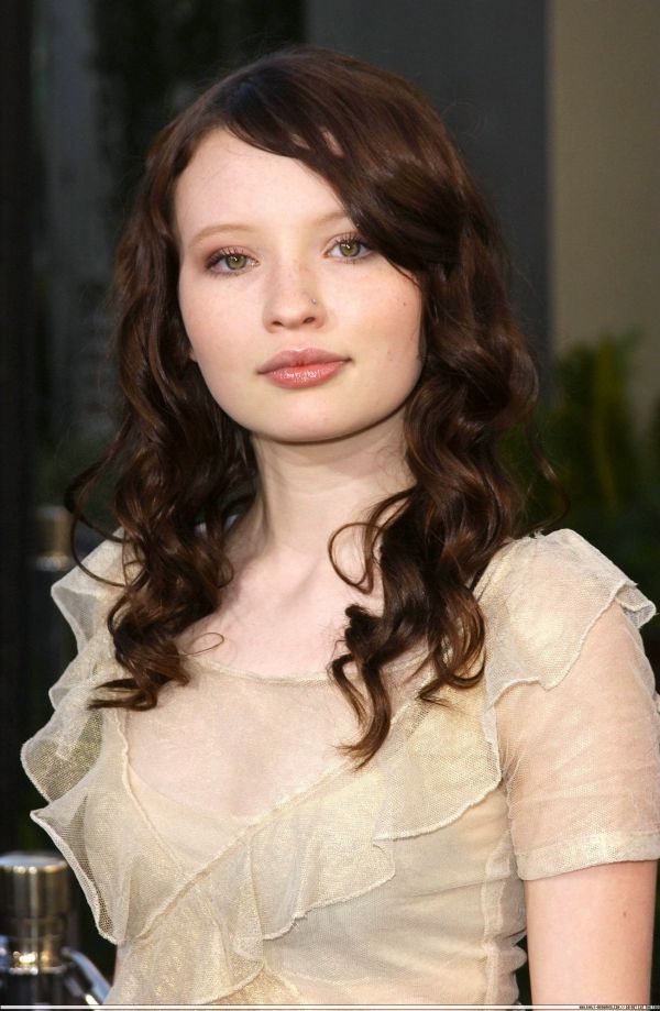 Emily Browning Sexy and Hottest Photos , Latest Pics
