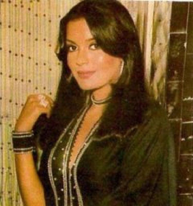Zeenat Aman Sexy and Hottest Photos , Latest Pics