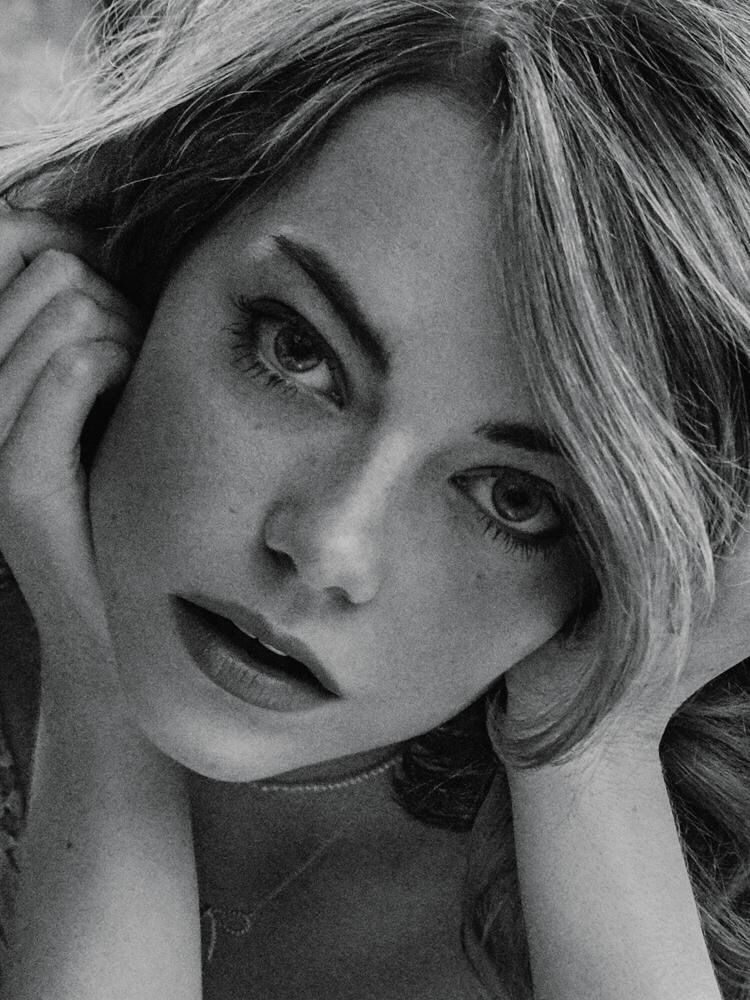 Emma Stone Sexy and Hottest Photos , Latest Pics