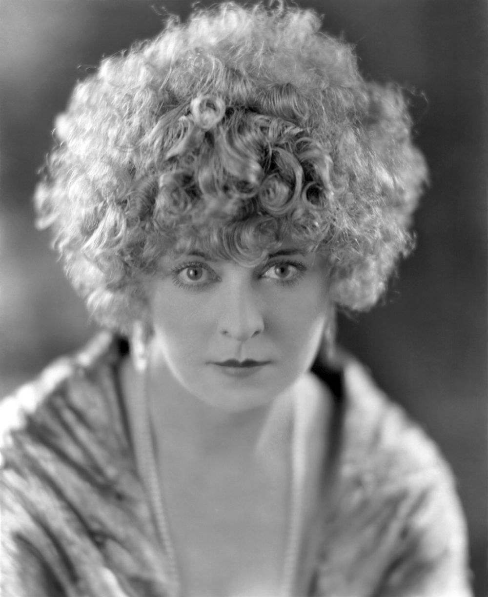Gertrude Astor Sexy and Hottest Photos , Latest Pics