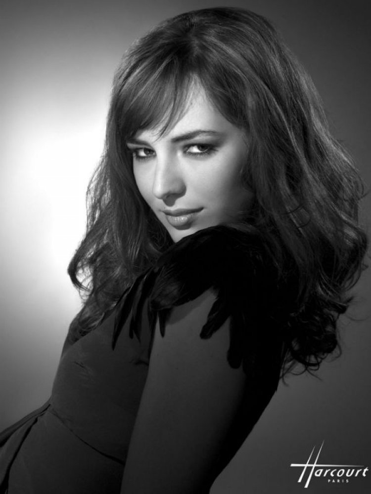 Louise Bourgoin Sexy and Hottest Photos , Latest Pics