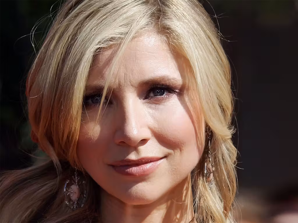 Sarah Chalke  Photoshoot
