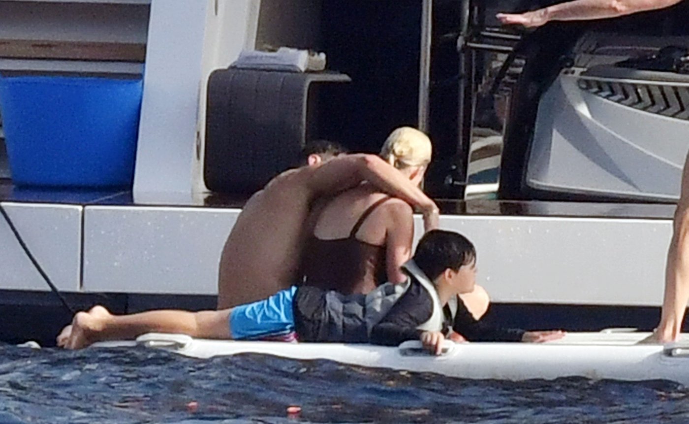 Katy Perry Leg Photoshoot