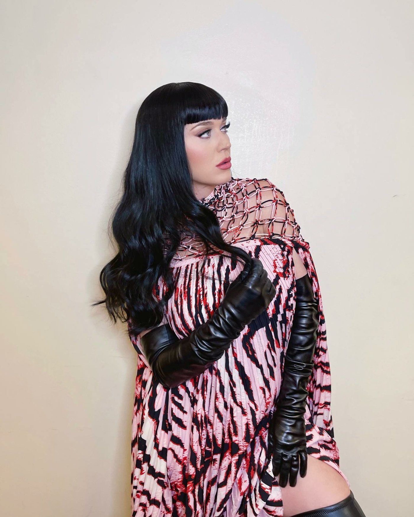 Katy Perry Leg Photoshoot