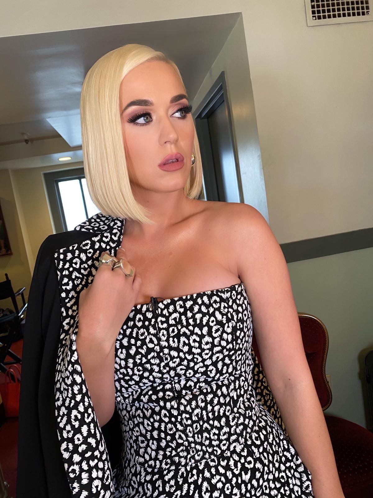 Katy Perry Leg Photoshoot