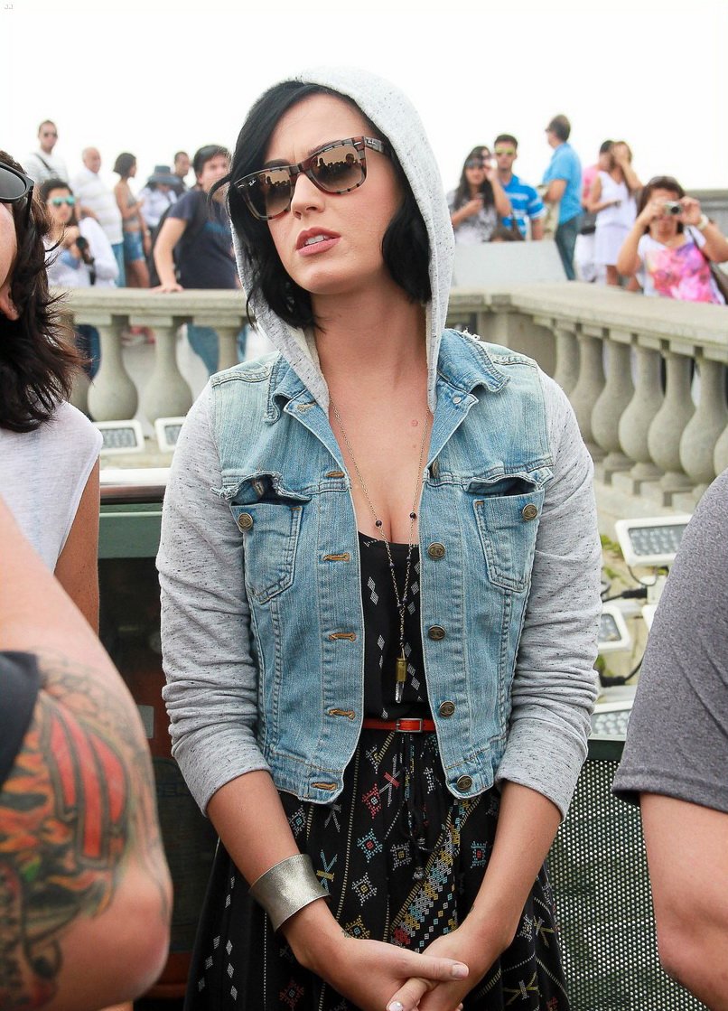 Katy Perry Leg Photoshoot
