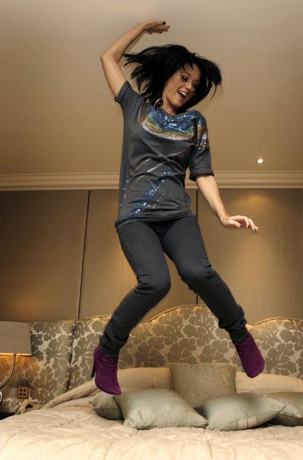 Katy Perry Leg Photoshoot