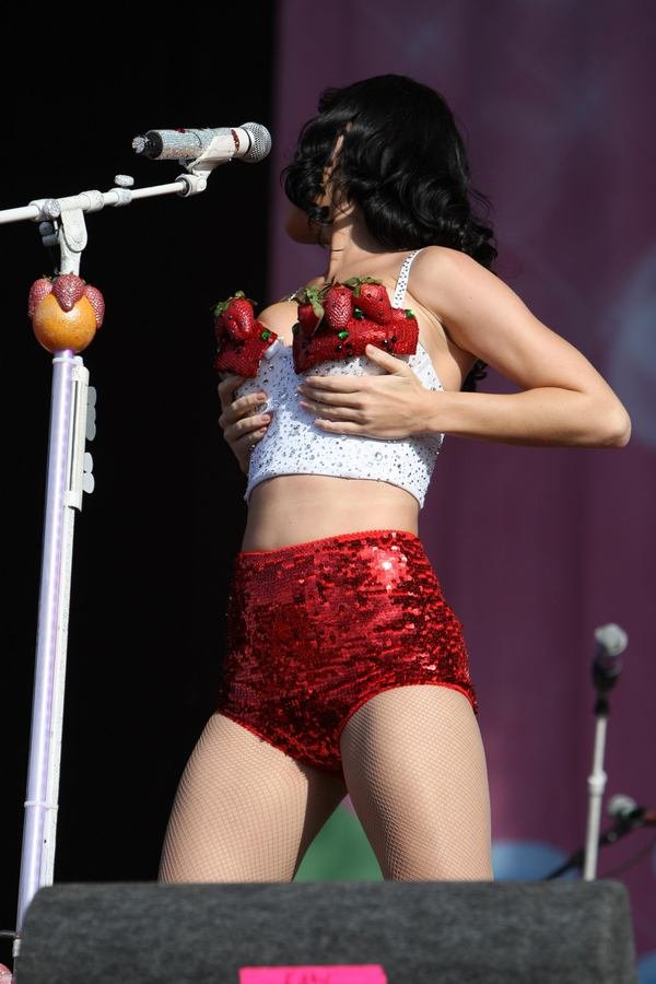 Katy Perry Leg Photoshoot