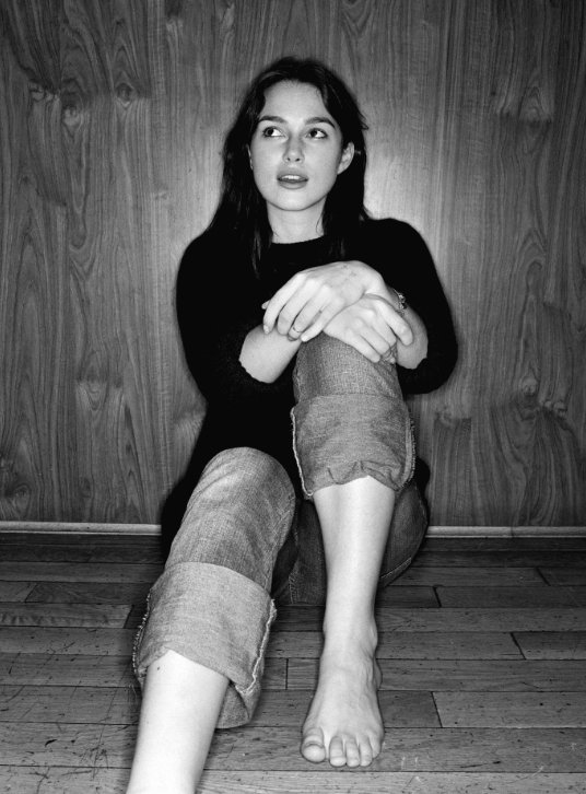 Keira Knightley Leg Photoshoot