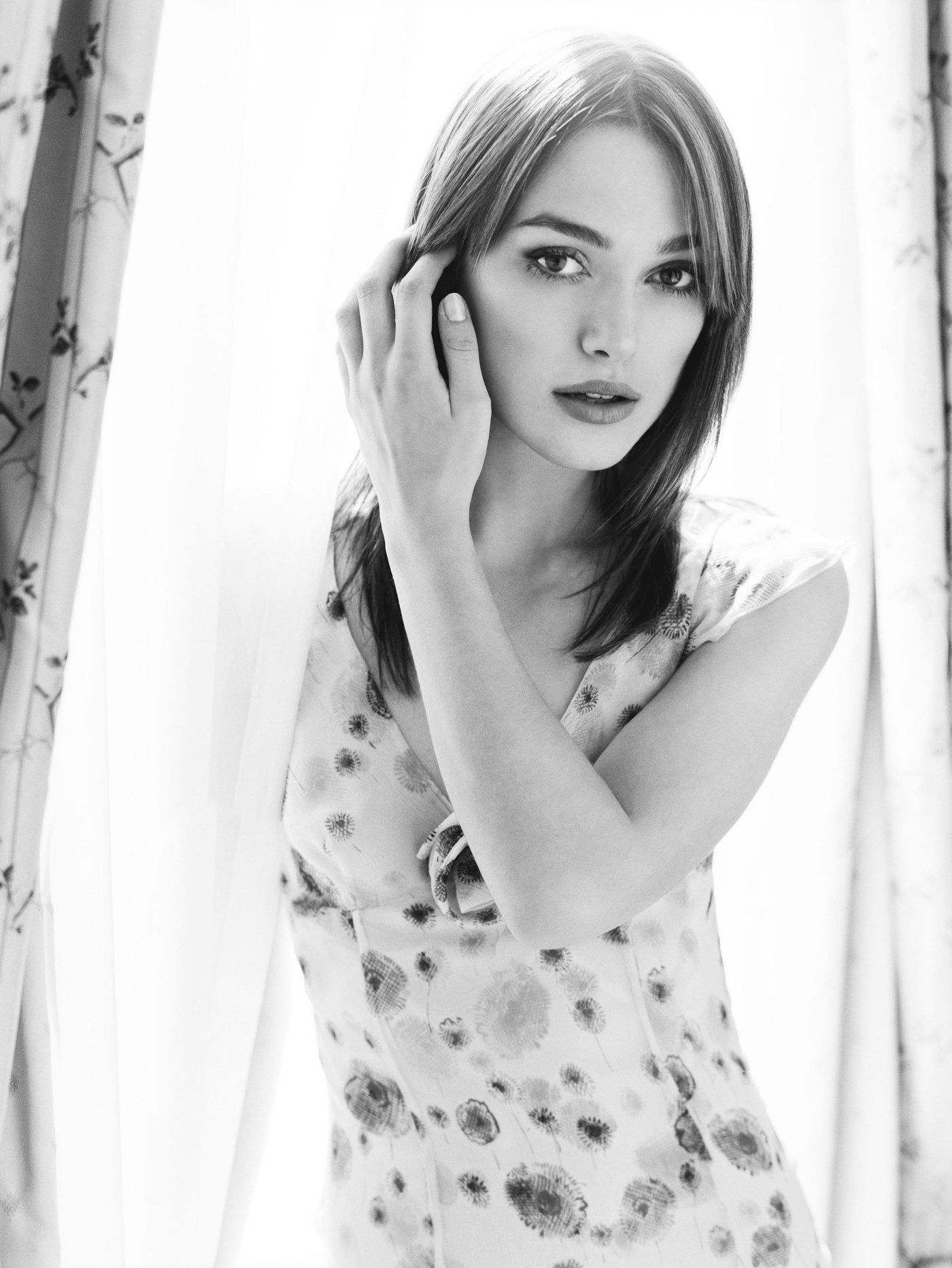 Keira Knightley Leg Photoshoot