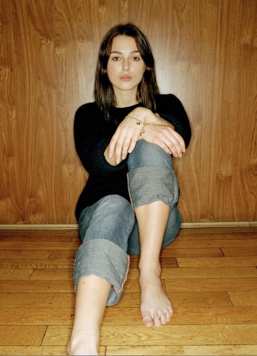 Keira Knightley Leg Photoshoot
