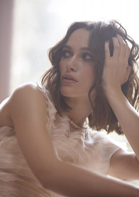 Keira Knightley Leg Photoshoot