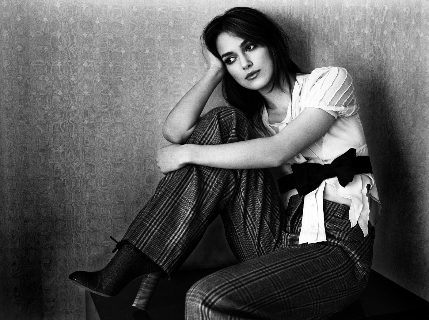 Keira Knightley Leg Photoshoot
