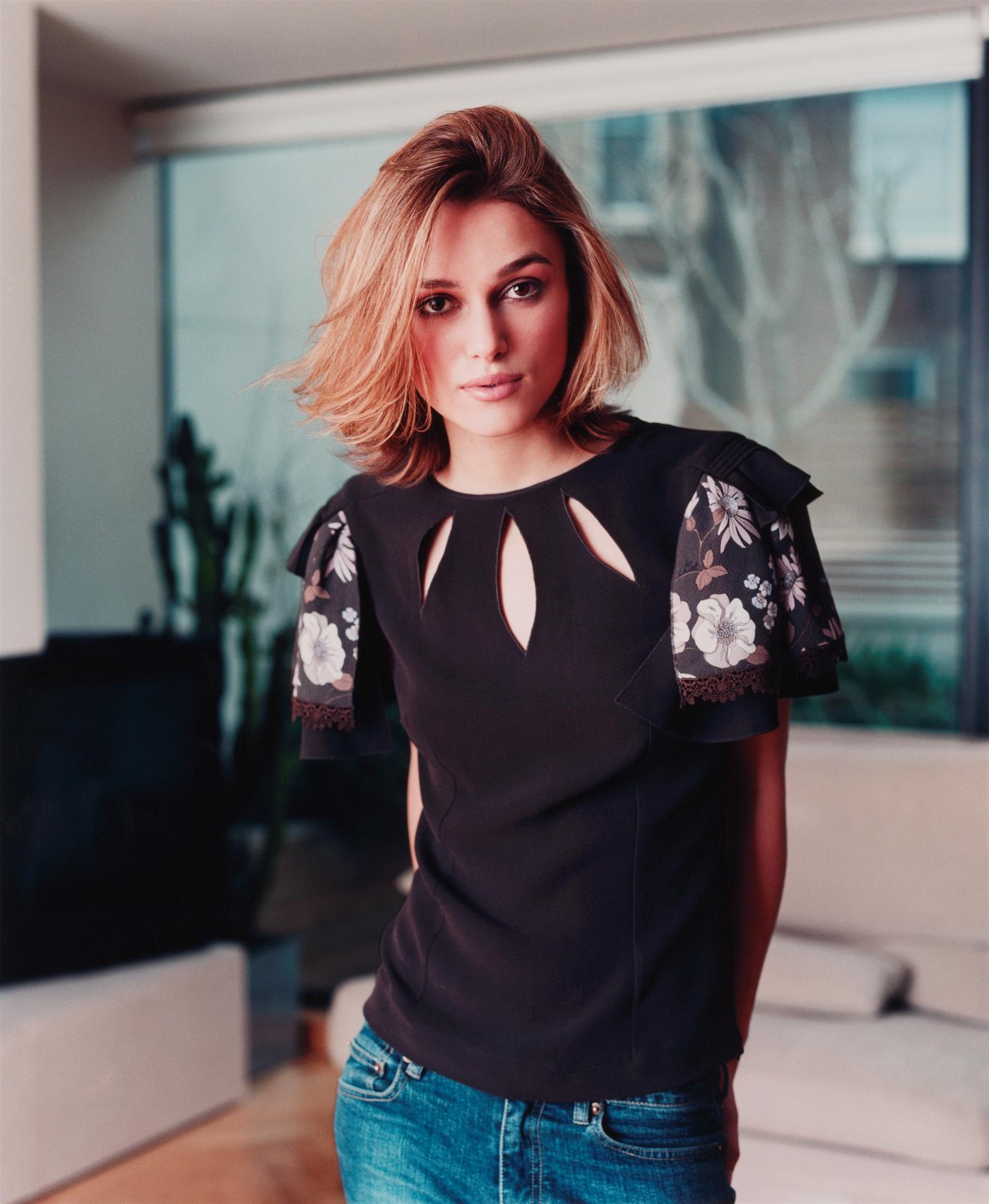 Keira Knightley Leg Photoshoot