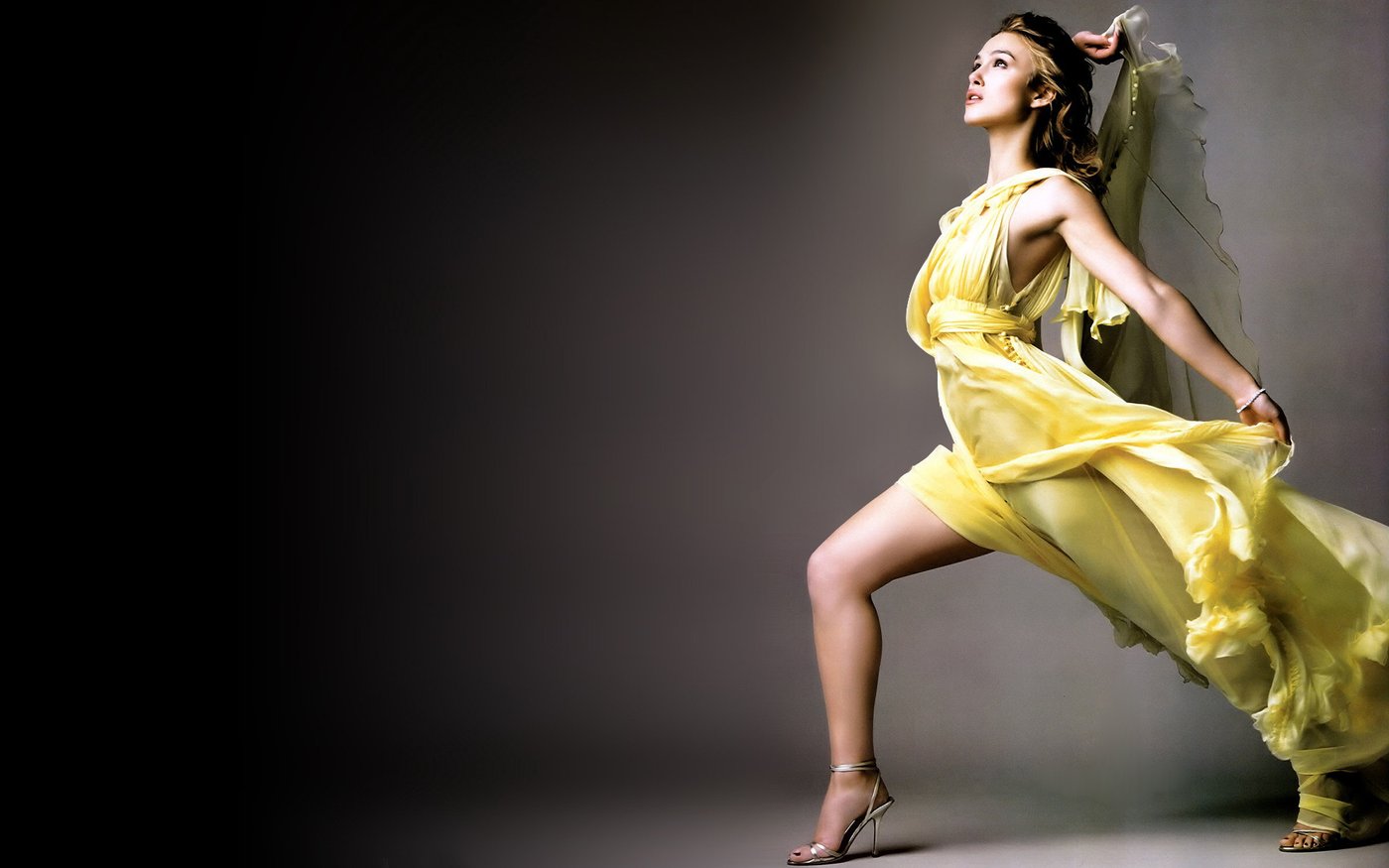 Keira Knightley Leg Photoshoot