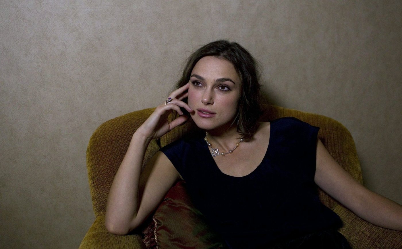 Keira Knightley Leg Photoshoot
