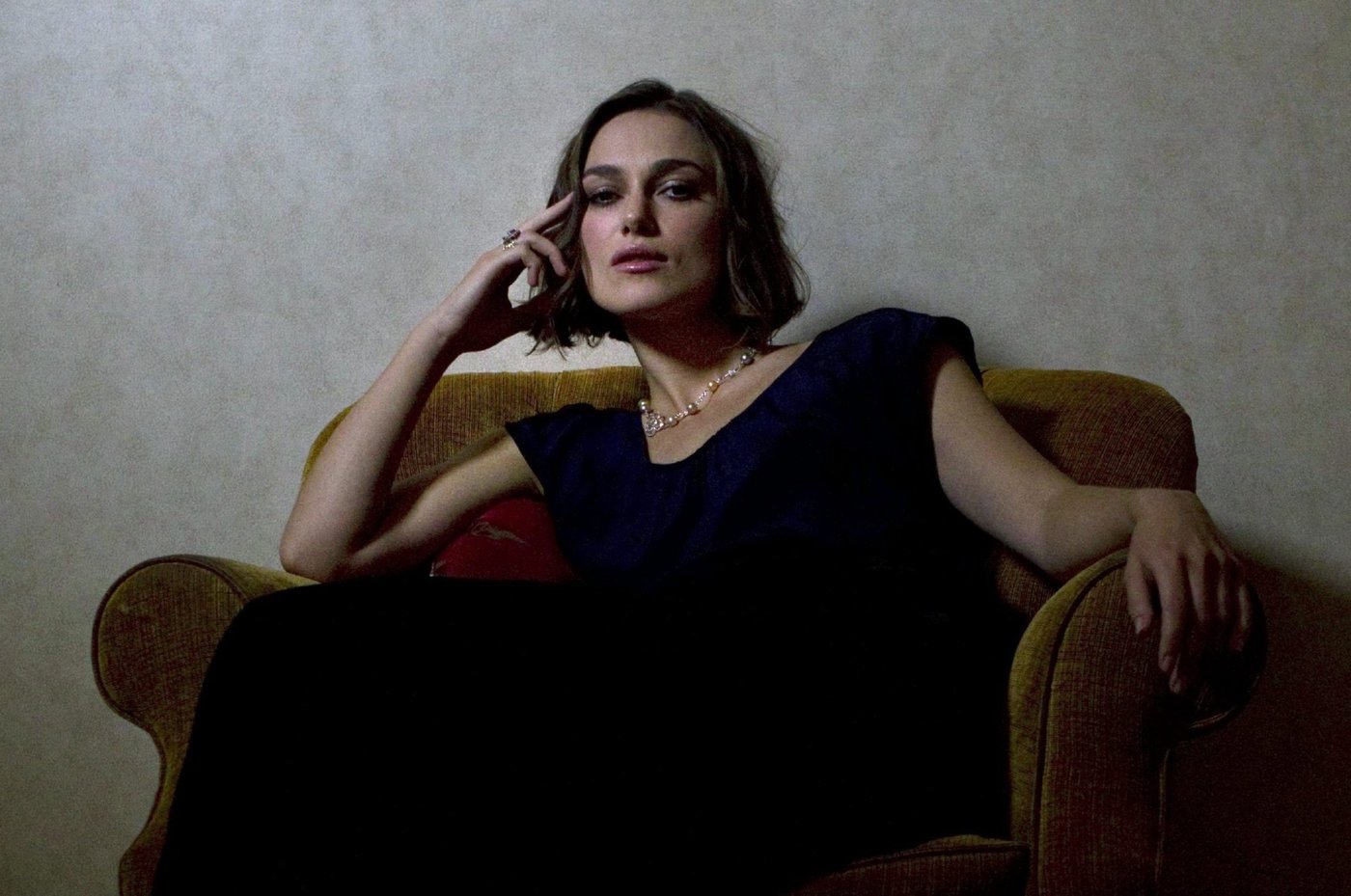 Keira Knightley Leg Photoshoot