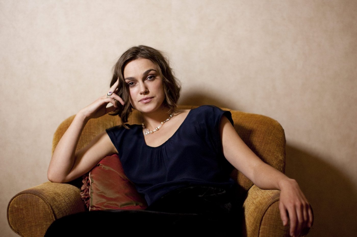 Keira Knightley Leg Photoshoot