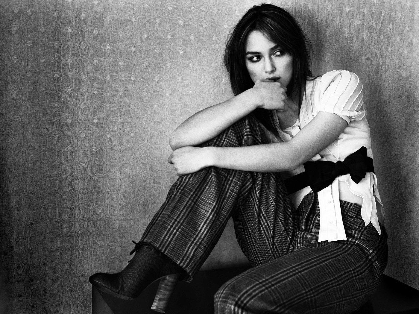 Keira Knightley Leg Photoshoot