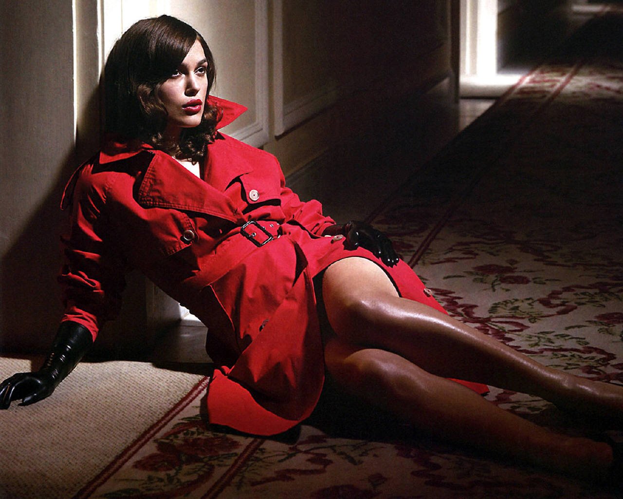 Keira Knightley Leg Photoshoot