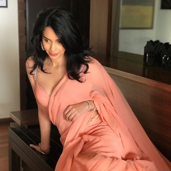 Mallika Sherawat Sexy and Hottest Photos , Latest Pics