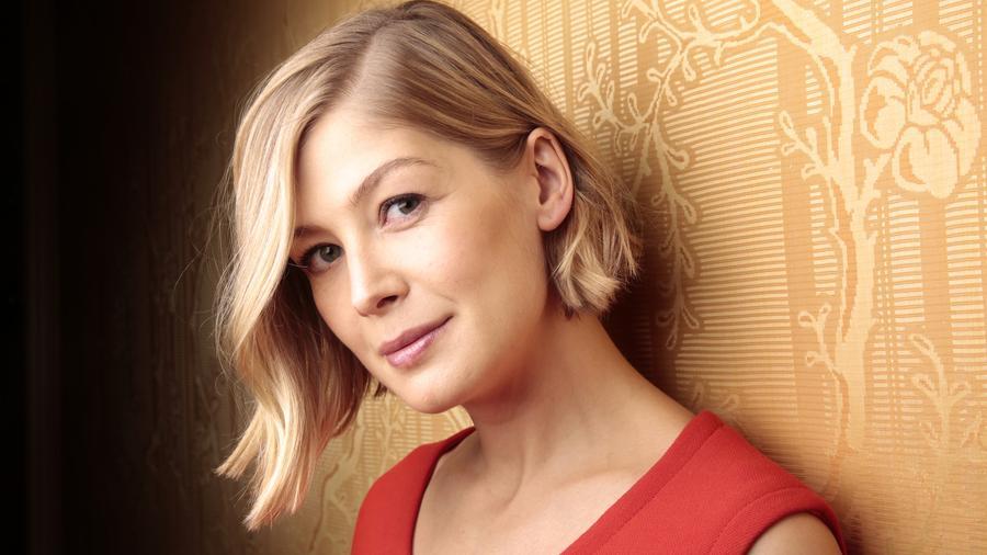 Rosamund Pike Sexy and Hottest Photos , Latest Pics