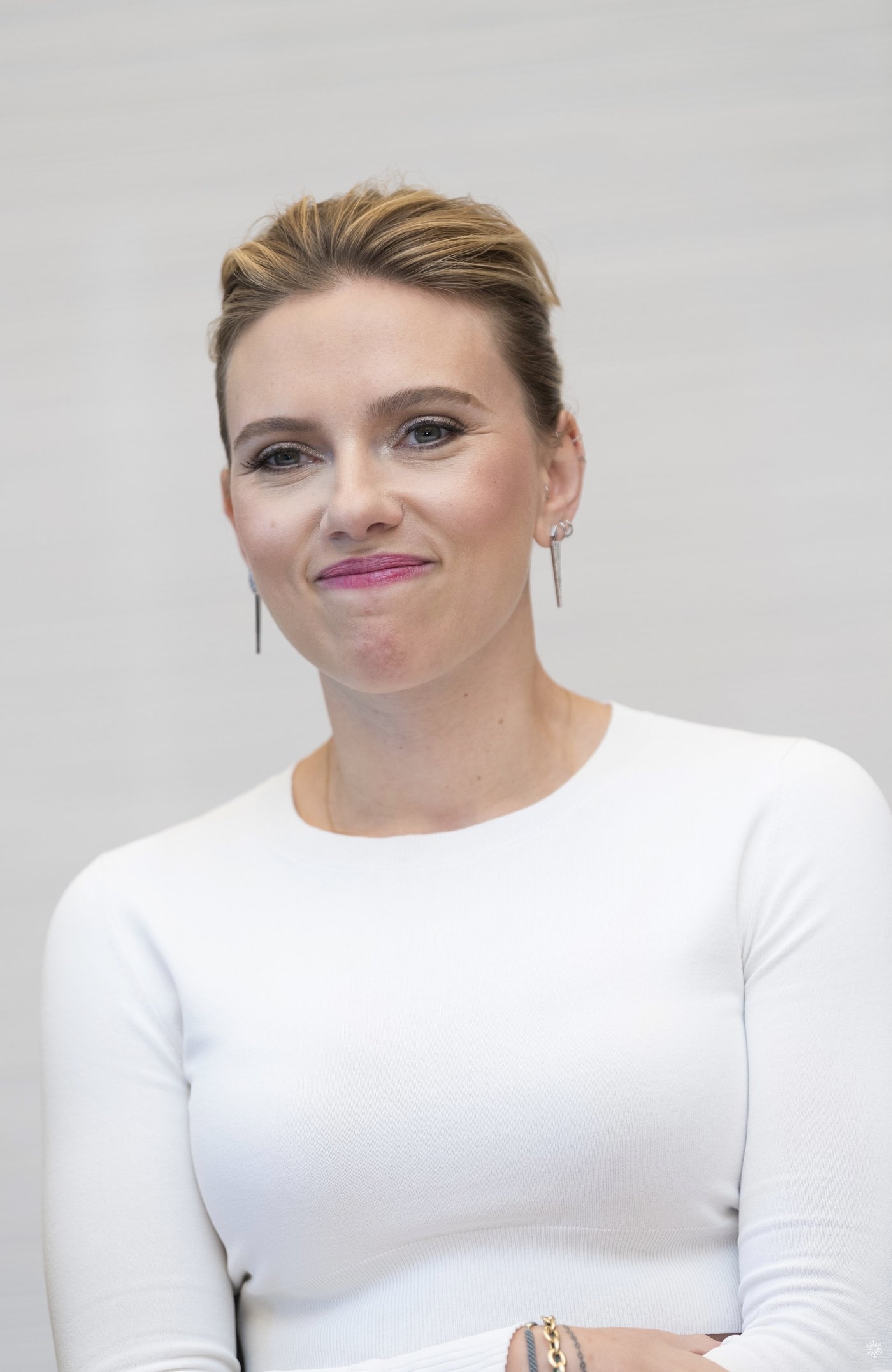 Scarlett Johansson Breast Photoshoot