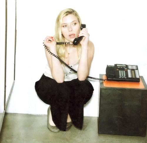 Scarlett Johansson Leg Photoshoot