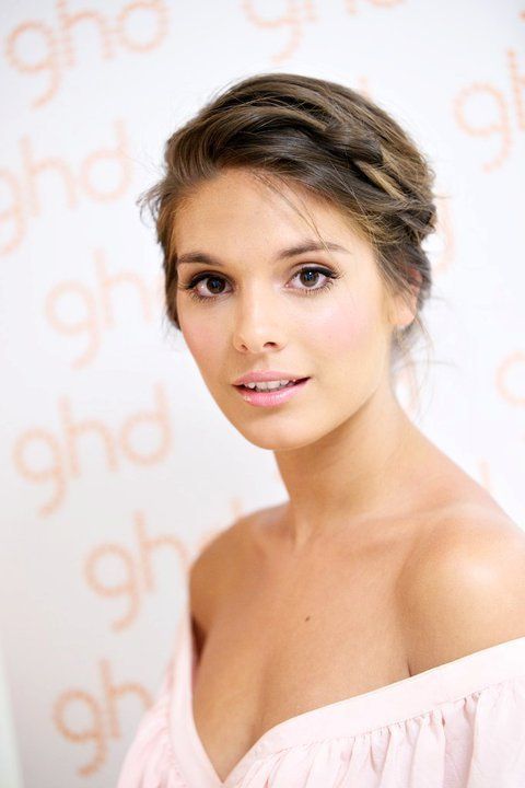 Caitlin Stasey Sexy and Hottest Photos , Latest Pics