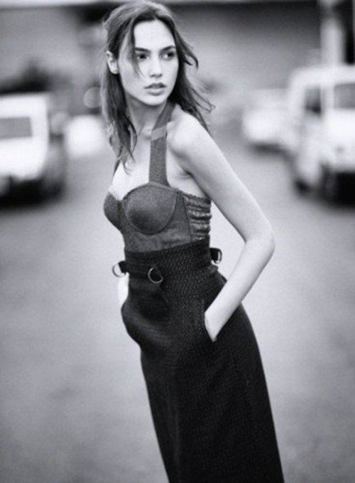 Gal Gadot Leg Photoshoot