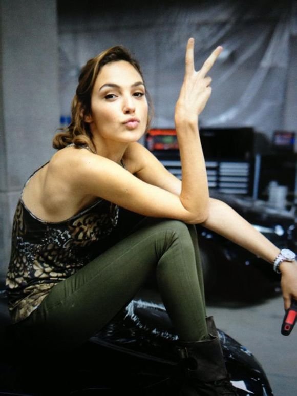 Gal Gadot Leg Photoshoot